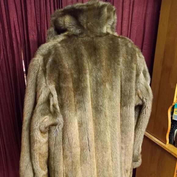 J. Percy Marvin Richards, Faux fur coat - Picture 4 of 11